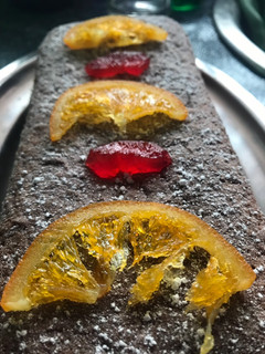 Una foto de Plum Cake con fruta escarchada