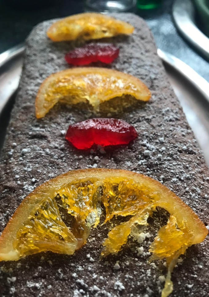 Una foto de Plum Cake con fruta escarchada
