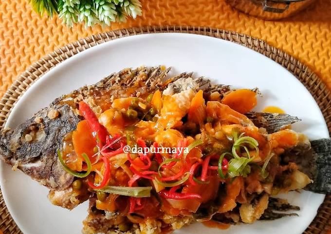 Ikan Nila goreng saus asam manis