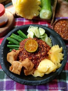 Foto resep Rujak petis sayur dan buah