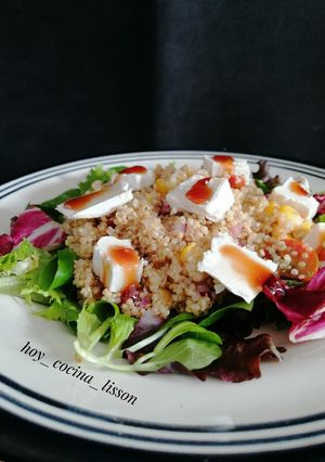 Foto principal de Ensalada de quinoa con queso de cabra