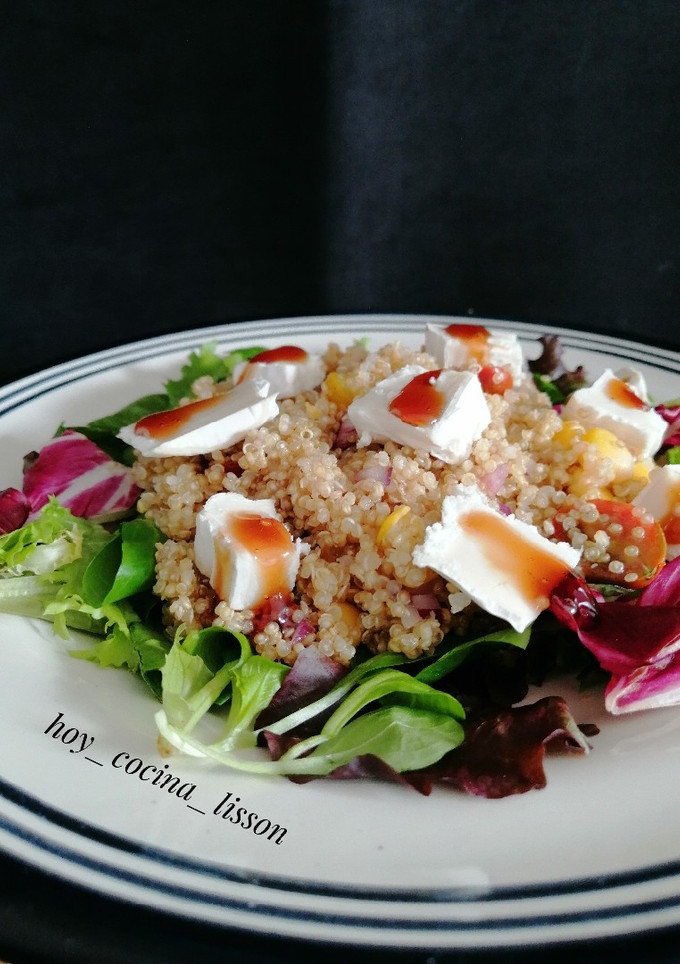 Una foto de Ensalada de quinoa con queso de cabra