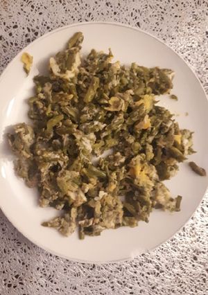Foto principal de Espárragos revueltos con ajo y huevo