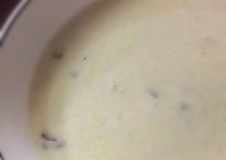 شوربه الذره والفطر بالكريمه