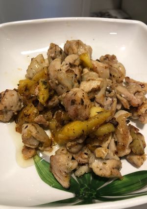 Una foto de Pollo y manzana