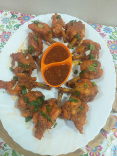 A picture of Lollipops with schezwan sauce.