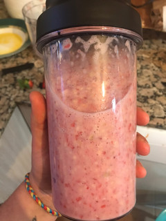 Una foto de Batido de fresa y plátano