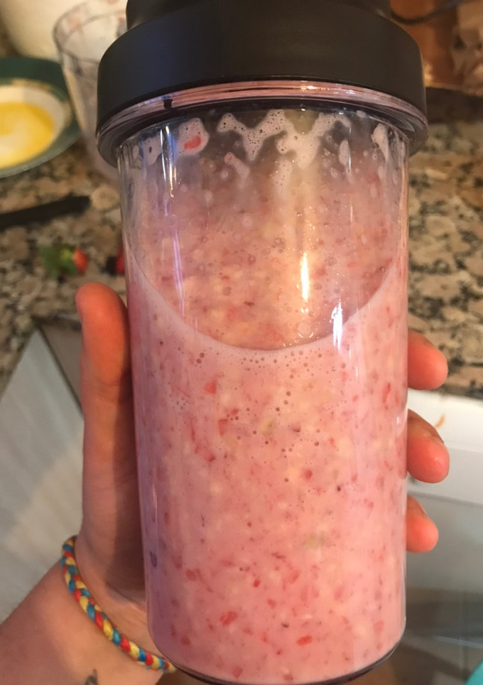 Una foto de Batido de fresa y plátano