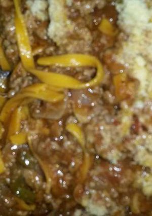 Una foto de Fideos de cinta con salsa