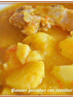 Una foto de Patatas guisadas con costillas en adobo