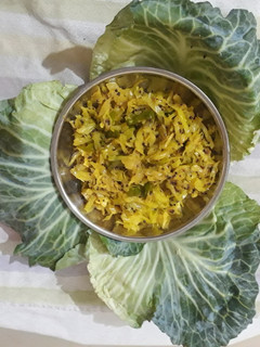 કોબીનો સંભારો(Cabbage Sambharo Recipe in Gujarati) રેસીપી મુખ્ય ફોટો