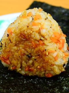 日式鮭魚烤飯糰 的食譜成品照片