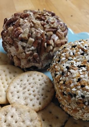A picture of Garlic Ham & Cheese Balls.