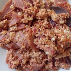 A picture of Scrambled Eggs with Brawn 😋😋.