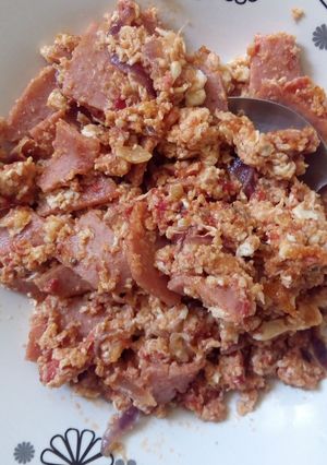 A picture of Scrambled Eggs with Brawn 😋😋.