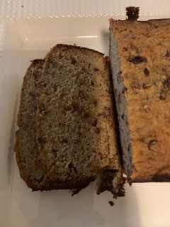 Una foto de BUDÍN DE BANANA, pasas de ARÁNDANOS y NUECES sin gluten ni lácteos ni azúcar