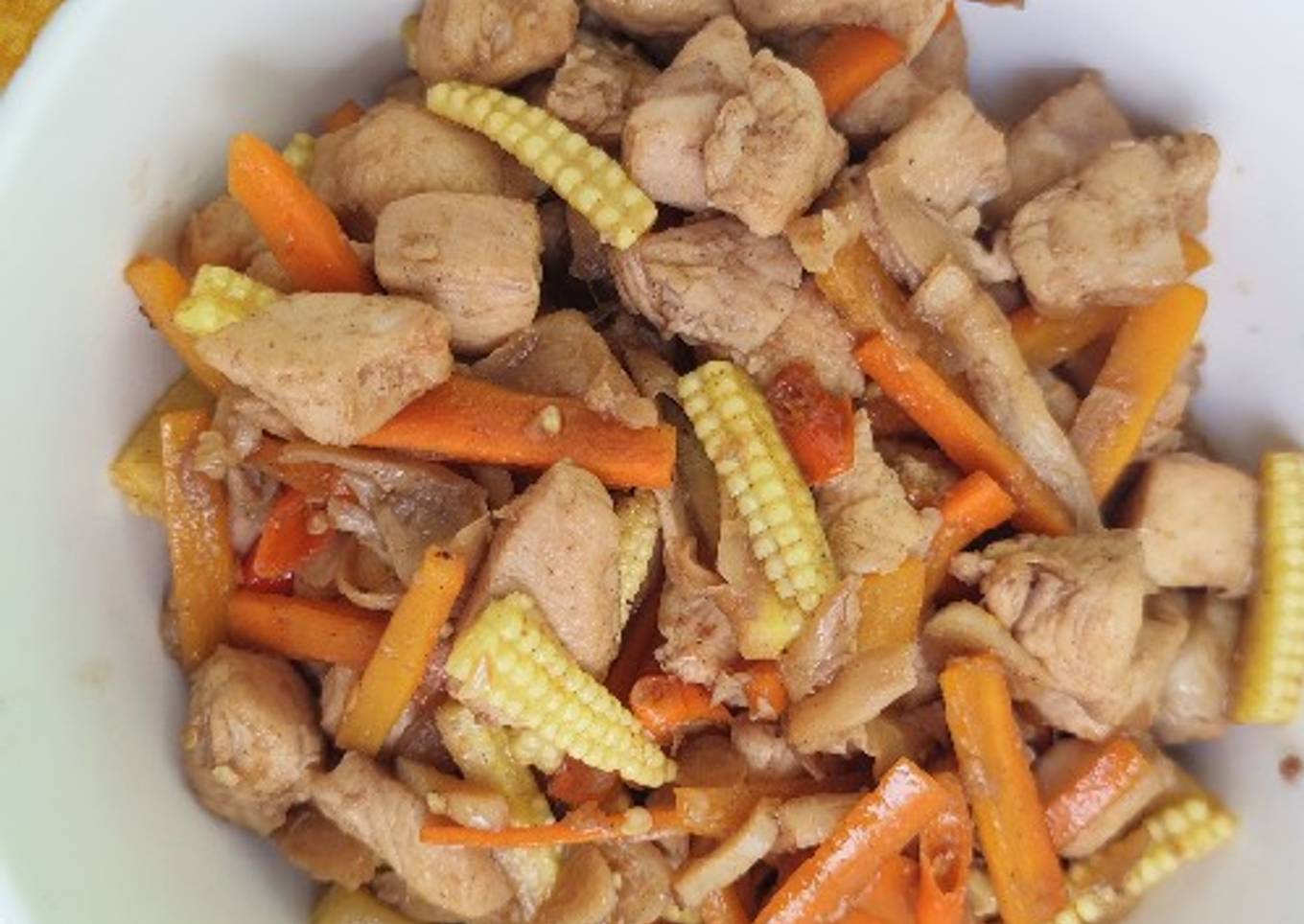 Tumis ayam dan sayuran