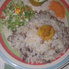 A picture of Shinkafa da wake aka garau garau.