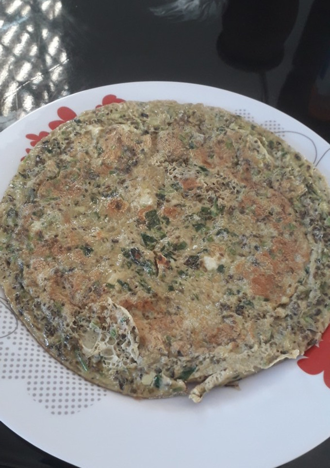 Una foto de Tortilla de ajo y perejil