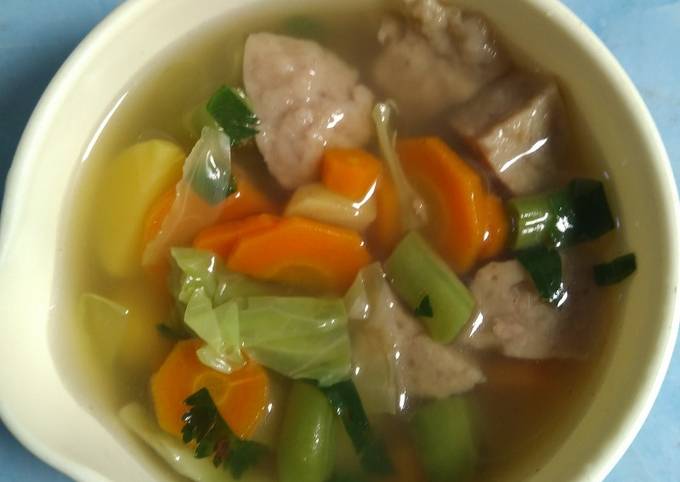 Sop sayur bakso