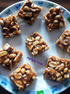 शेगंदाणा चिक्की (shengdana chikki recipe in marathi) रेसिपी चे मुख्य फोटो