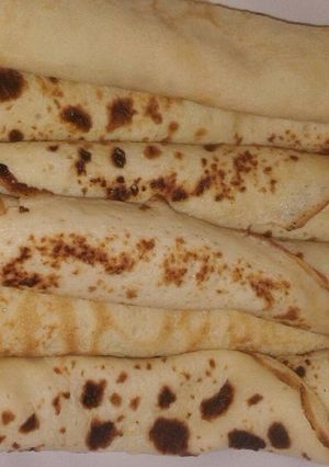Una foto de Panqueques rellenos con manjar ♡