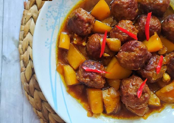 Resep Semur Bola Bola Daging Isi Telur Puyuh Oleh Umma Berkreasi Cookpad