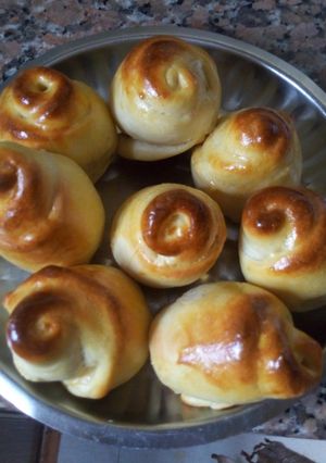 A picture of Dinner rolls.
