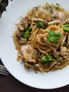 【一人食】清炒雞肉蕈菇義大利麵 的食譜成品照片