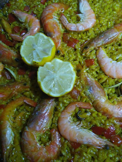 Una foto de Paella marinera