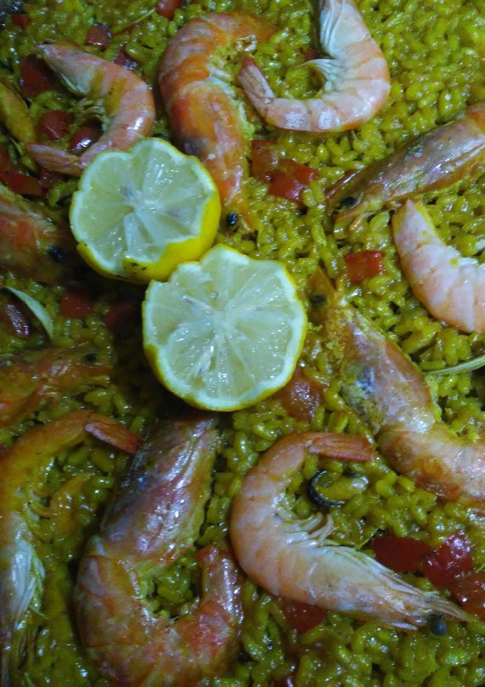 Una foto de Paella marinera