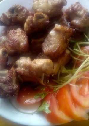 Hình của món Sườn cọng chiên ngũ vị hương.