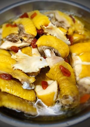 A picture of Organic Yellow Skin Salted Chicken.