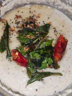 தேங்காய் சட்னி(coconut chutney recipe in tamil) செய்முறை முக்கிய புகைப்படம்