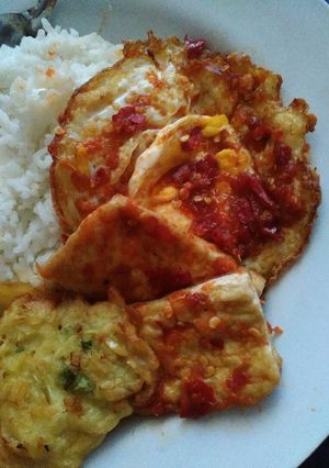 Foto resep Telur ceplok & sambal simple