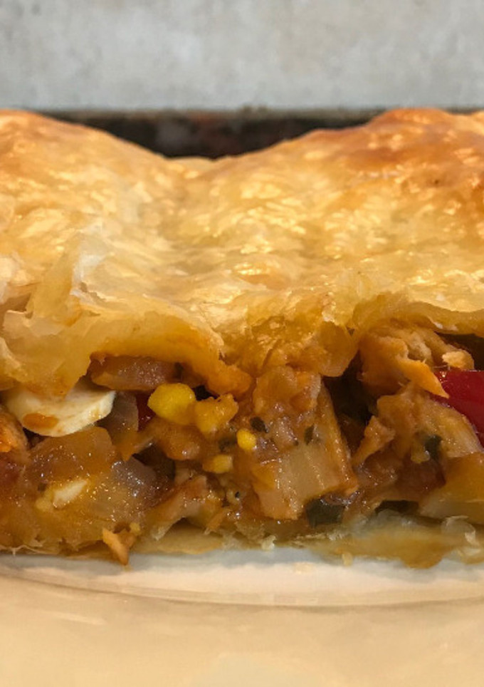 Una foto de Empanada hojaldrada de escabeche