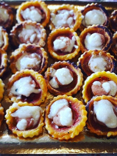 Foto di Pizzette dell'ultimo minuto con pasta sfoglia e base per pizza