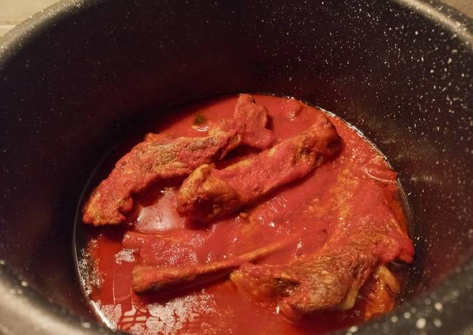 Sugo fresco con costine di maiale