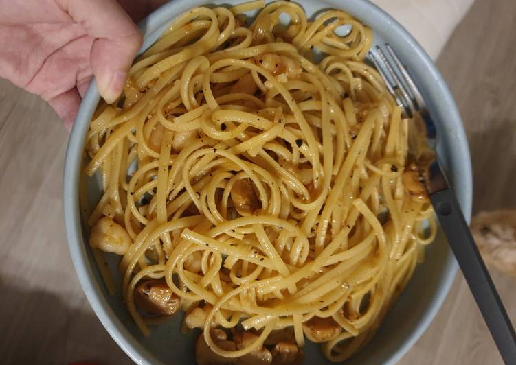 Recipe of Super Quick Homemade Garlic pasta