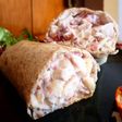 Wrap de pollo con tomate