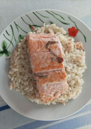 Une photo de Risotto au lait de coco et saumon