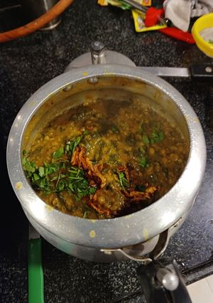A picture of पालक दाल.