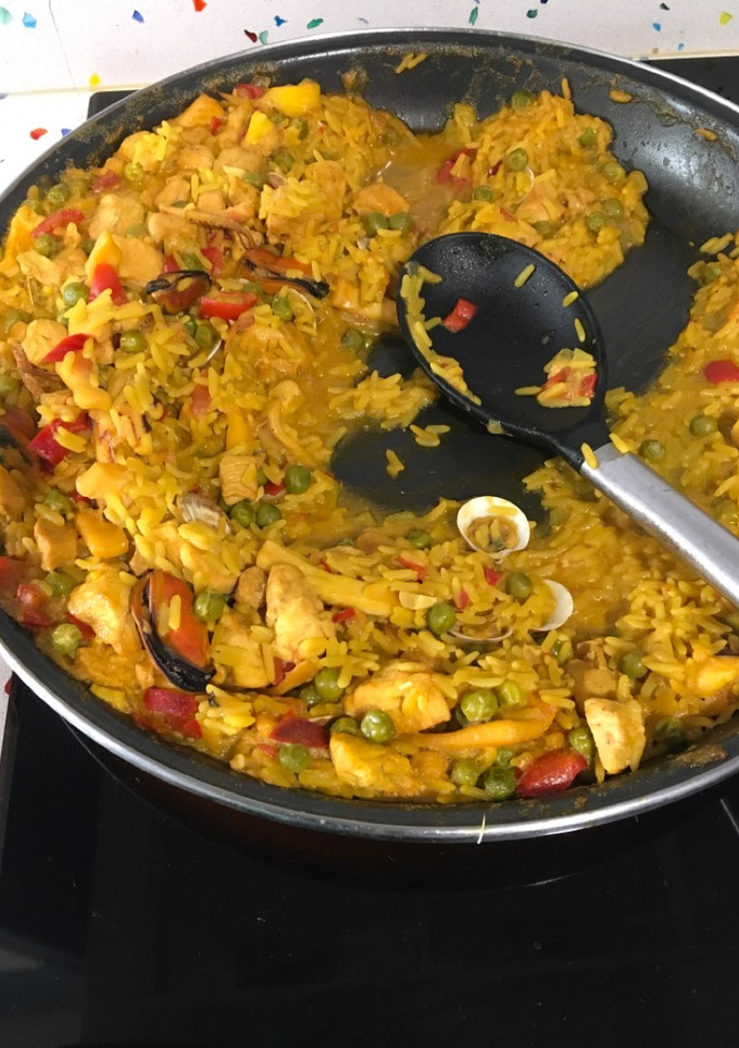 Una foto de Arroz con Carne y pescado