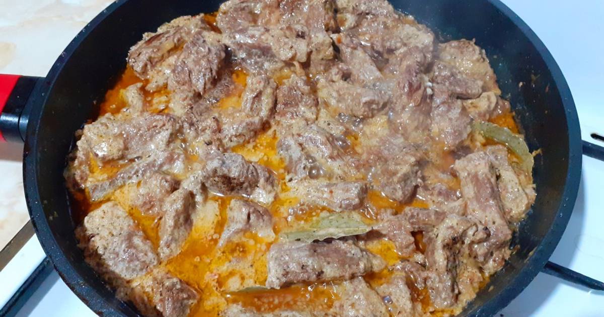 Гуляш в сметане в мультиварке