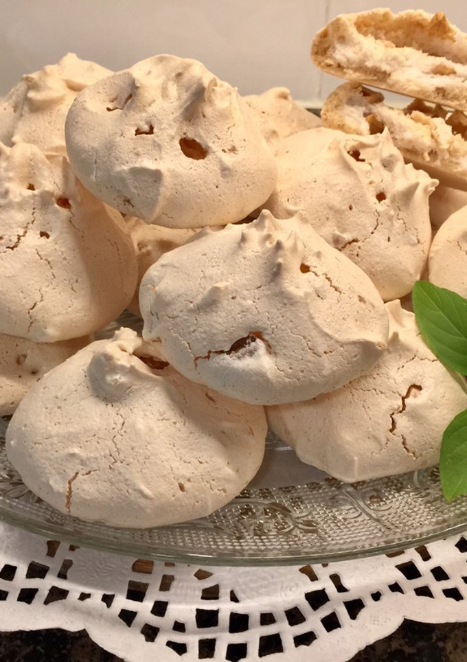 Una foto de Merengues almendrados