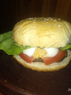 Una foto de Hamburguesas al pan 🍔