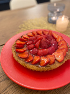 A picture of Glazed strawberry custard tart 🍓.
