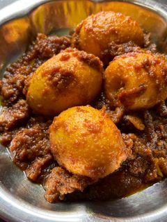 ডিম কষা(dim kosha recipe in Bengali) রেসিপির প্রধান ছবি