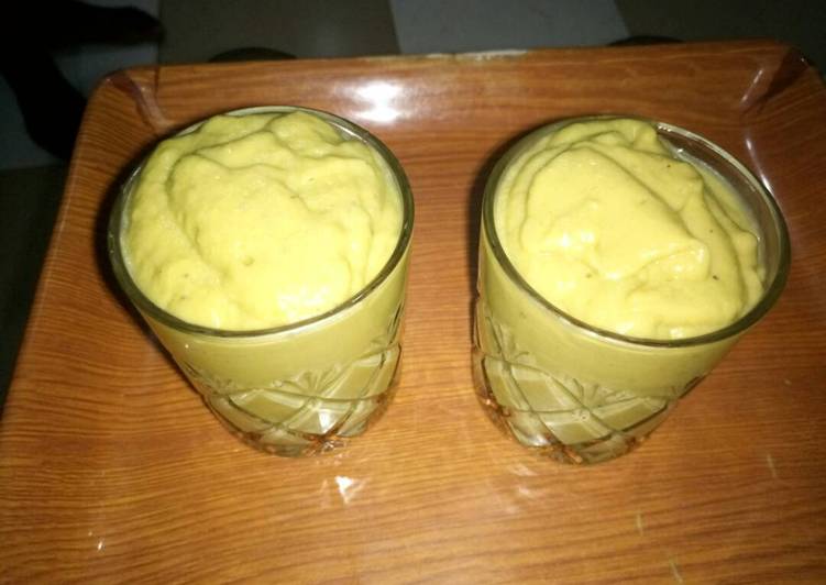 Banana and avocado smoothie