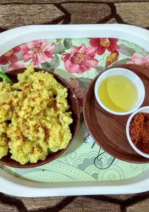 A picture of Gujarati khichu.